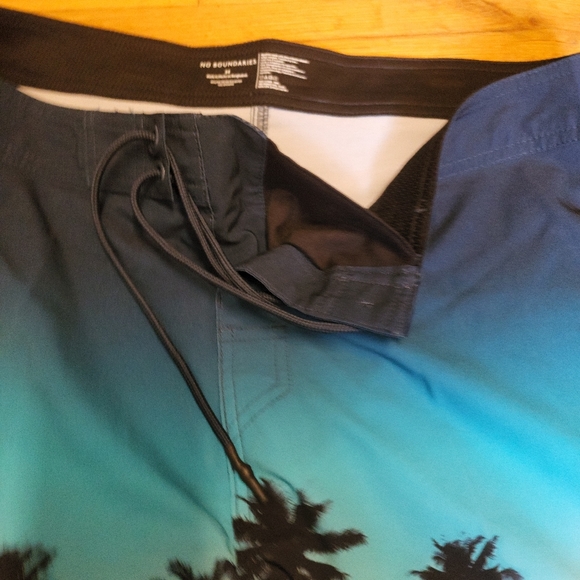 Board Shorts - Picture 6 of 10